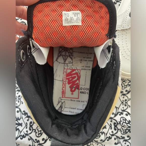 BNWOB VANS x NASA Sk8-Hi Unisex White Leather Sneakers Shoes Size 7Men/8.5Women - Picture 8 of 8